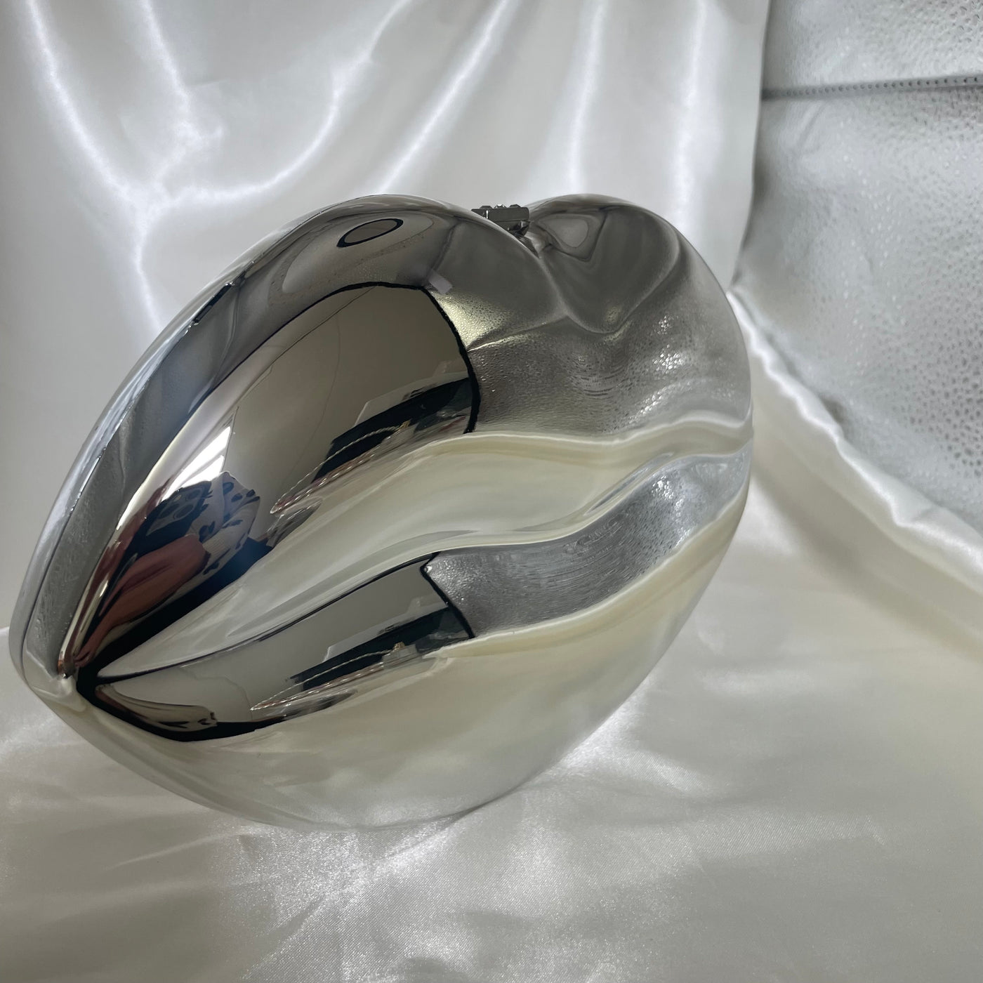 Lip handbag silver