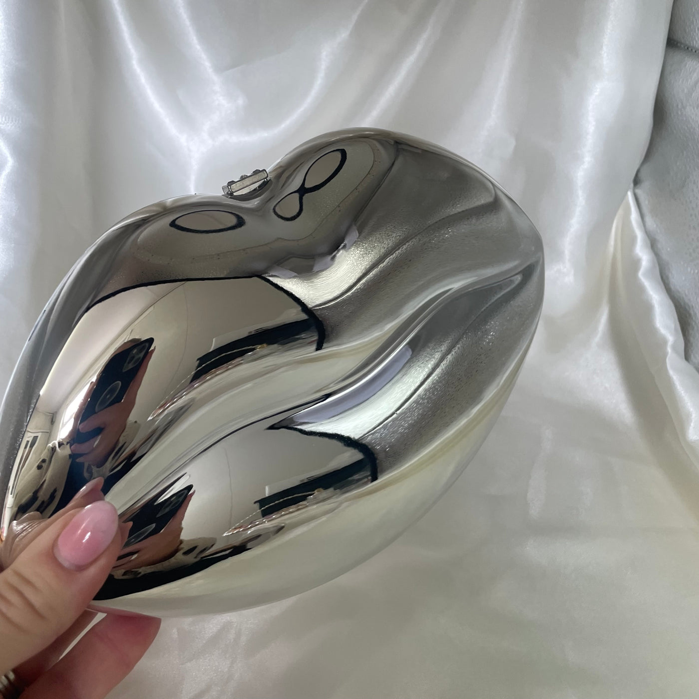 Lip handbag silver